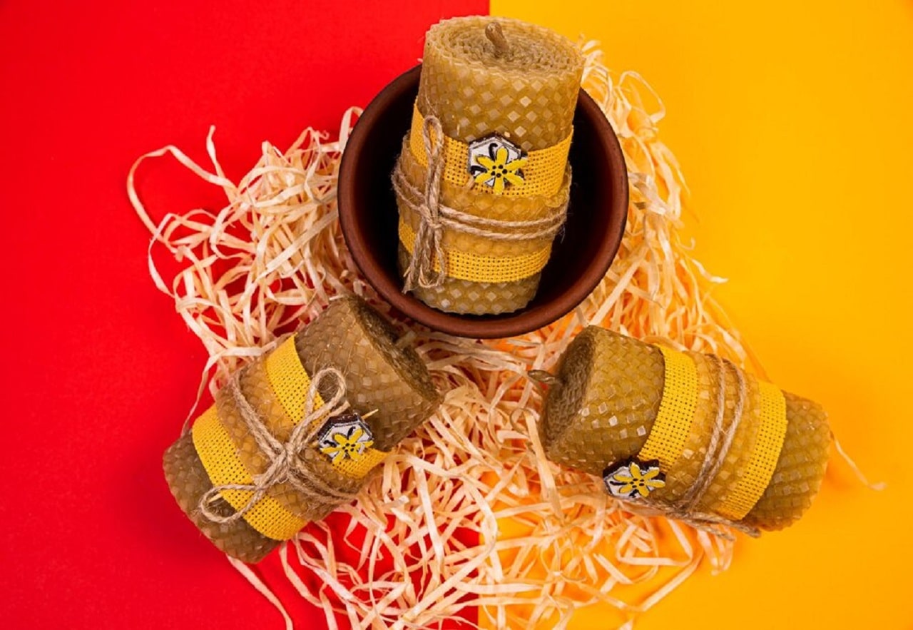 DIY home decor idea: tutorial for making striped DIY candles